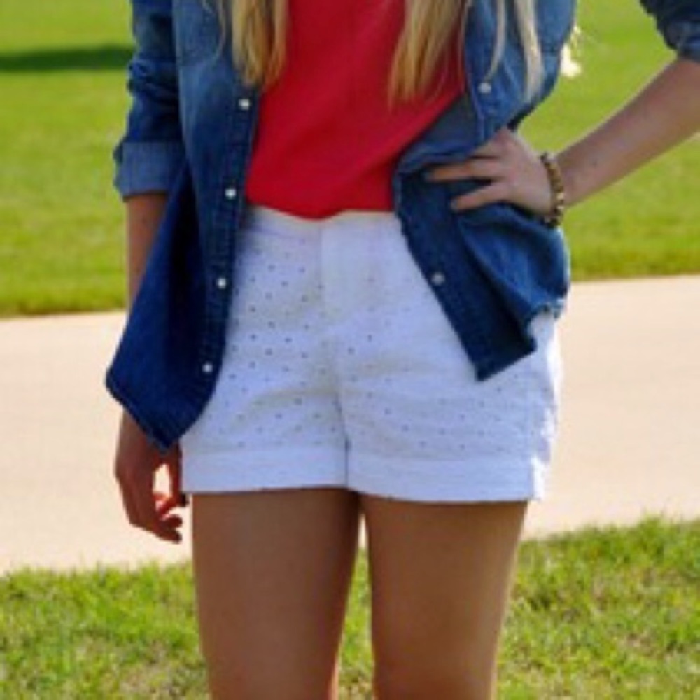 Gap Size 8 eyelet shorts